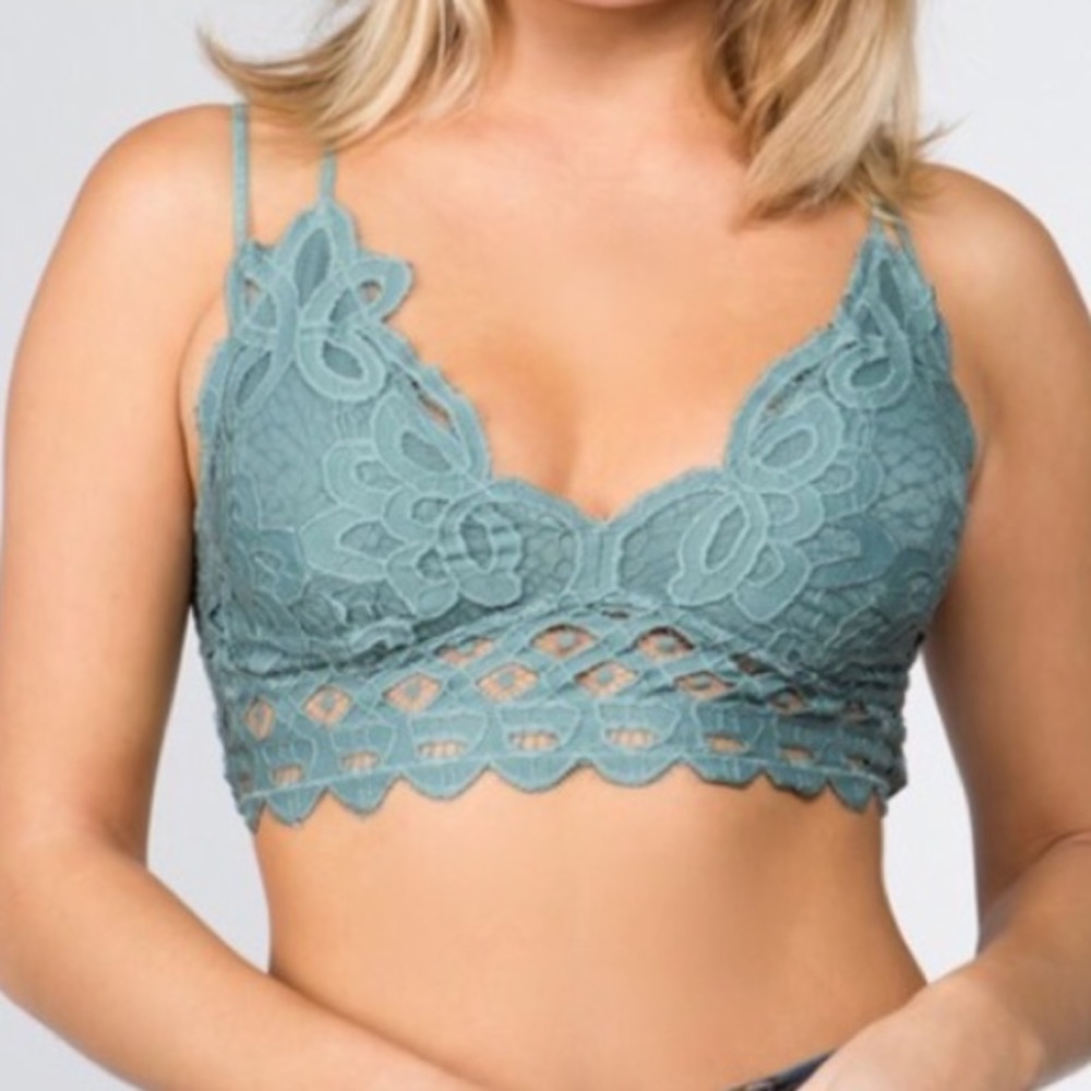 SOLD OUT . Nude Crochet Lace Scalloped Bralette - Picture 2 of 3
